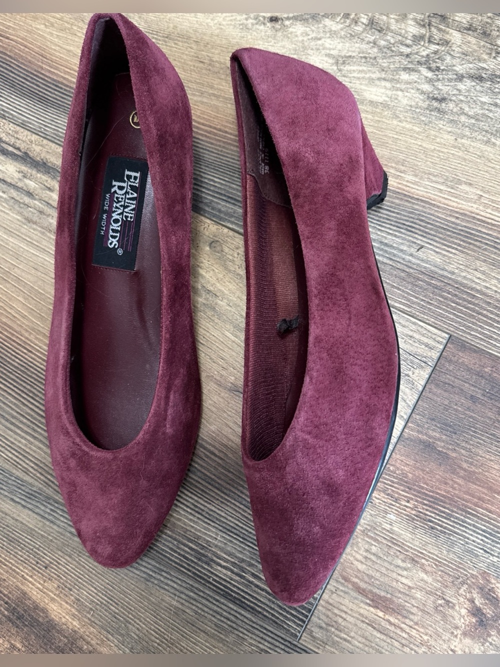 Elaine Reynolds Wide Width Burgundy Suede Low Heeled Pumps Size 10D